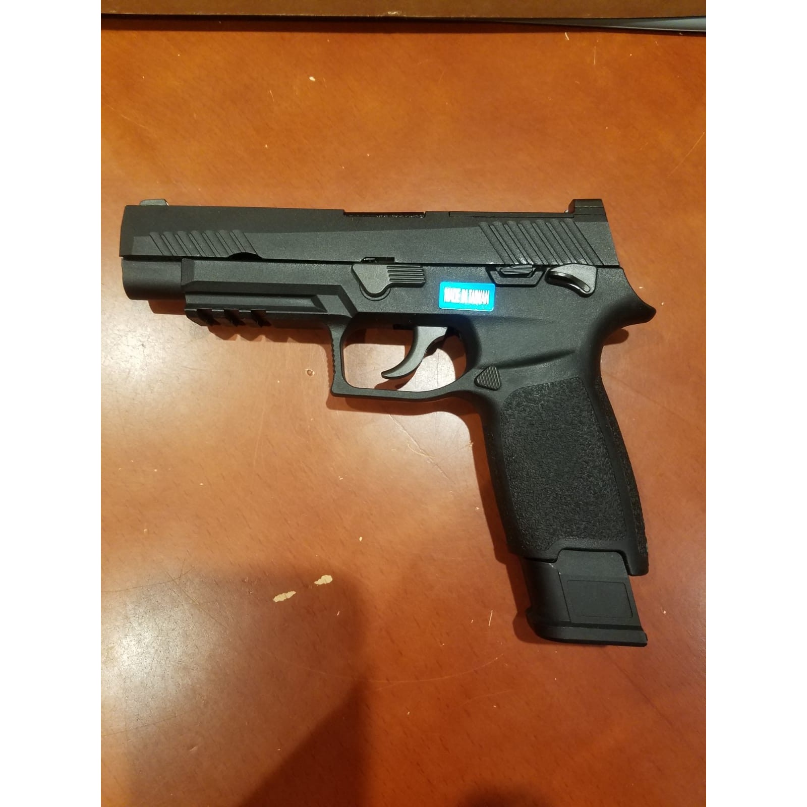 AEG F17 BK (M17)